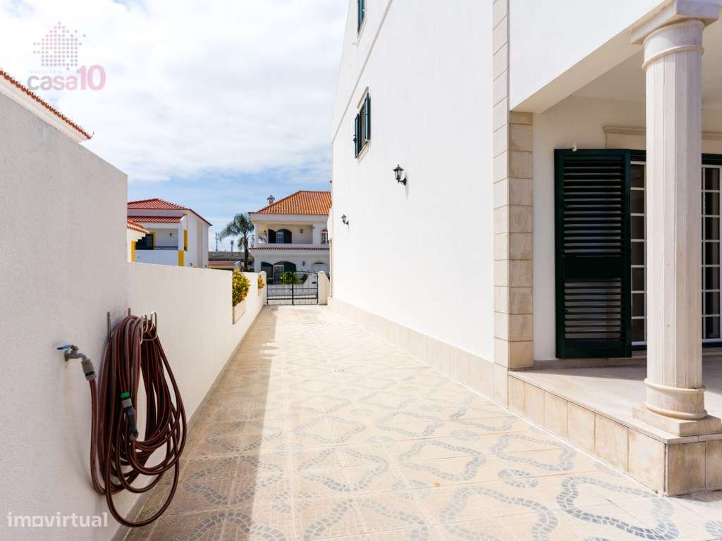 Moradia V5+1 renovada em zona de excelência em Alcochete-44