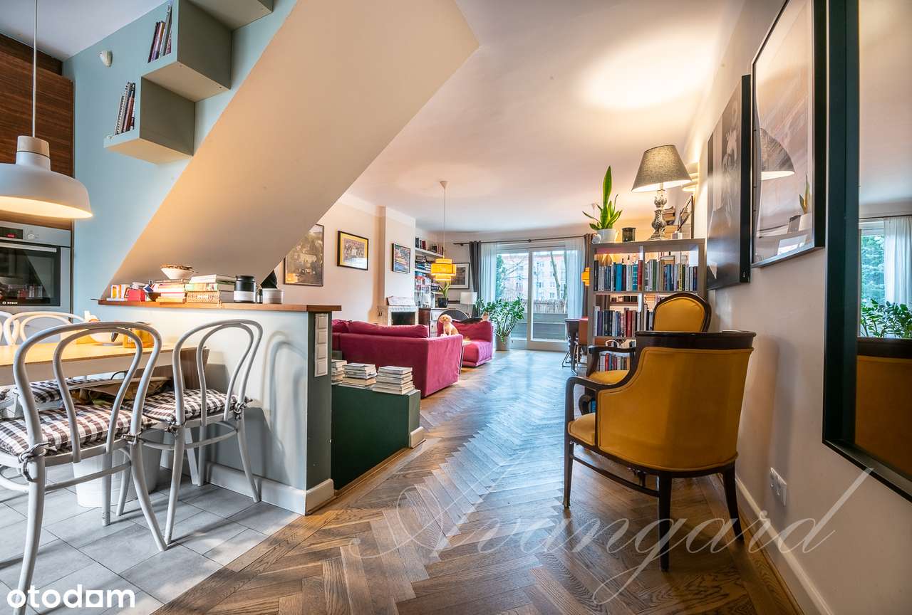 Segment, blisko Galerii Mokotów, widoczny, przy głównej ulicy.-0