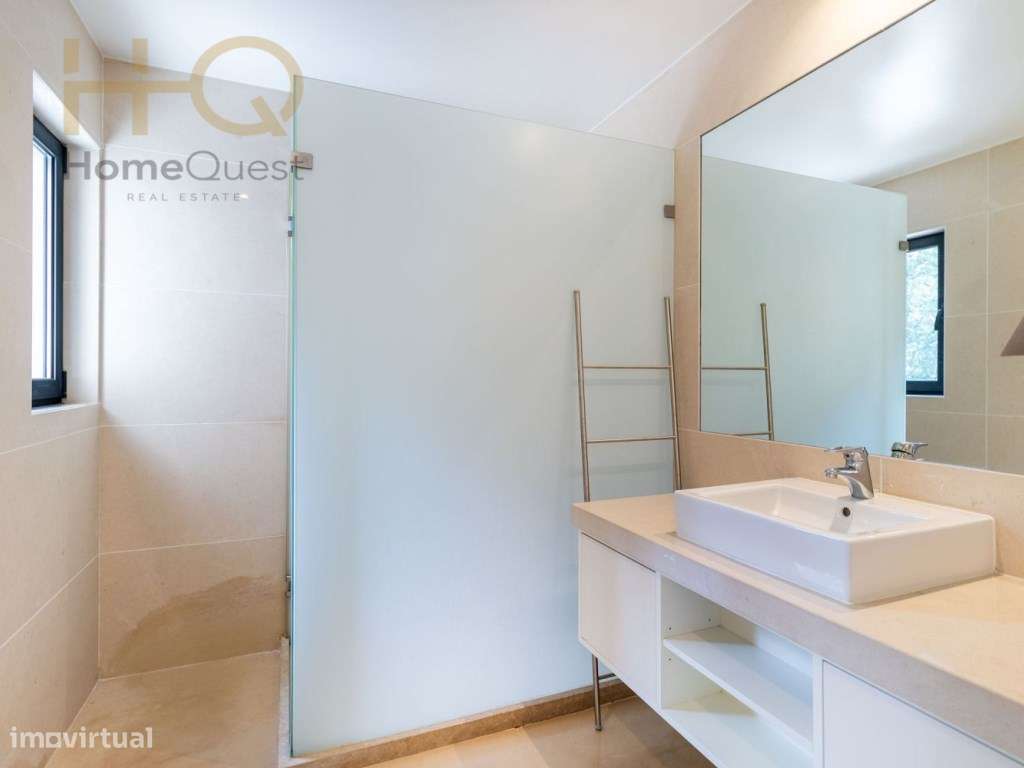 Moradia T4+2 Bairro da Martinha-38