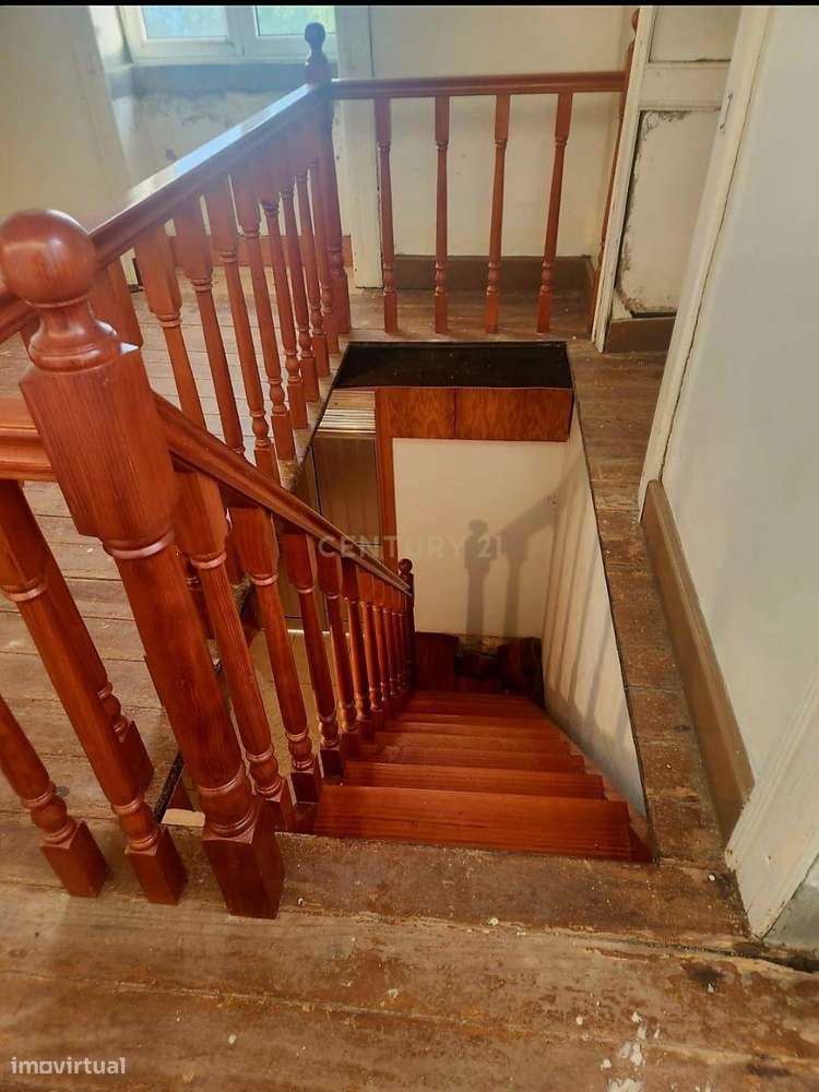 Moradia Tradicional nos Prazeres com Terreno e Vista Mar-13