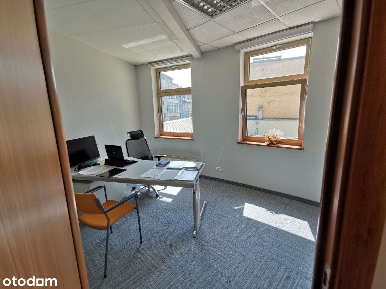 Obiekt handlowo-biurowy 1884m2 na sprzedaż-13