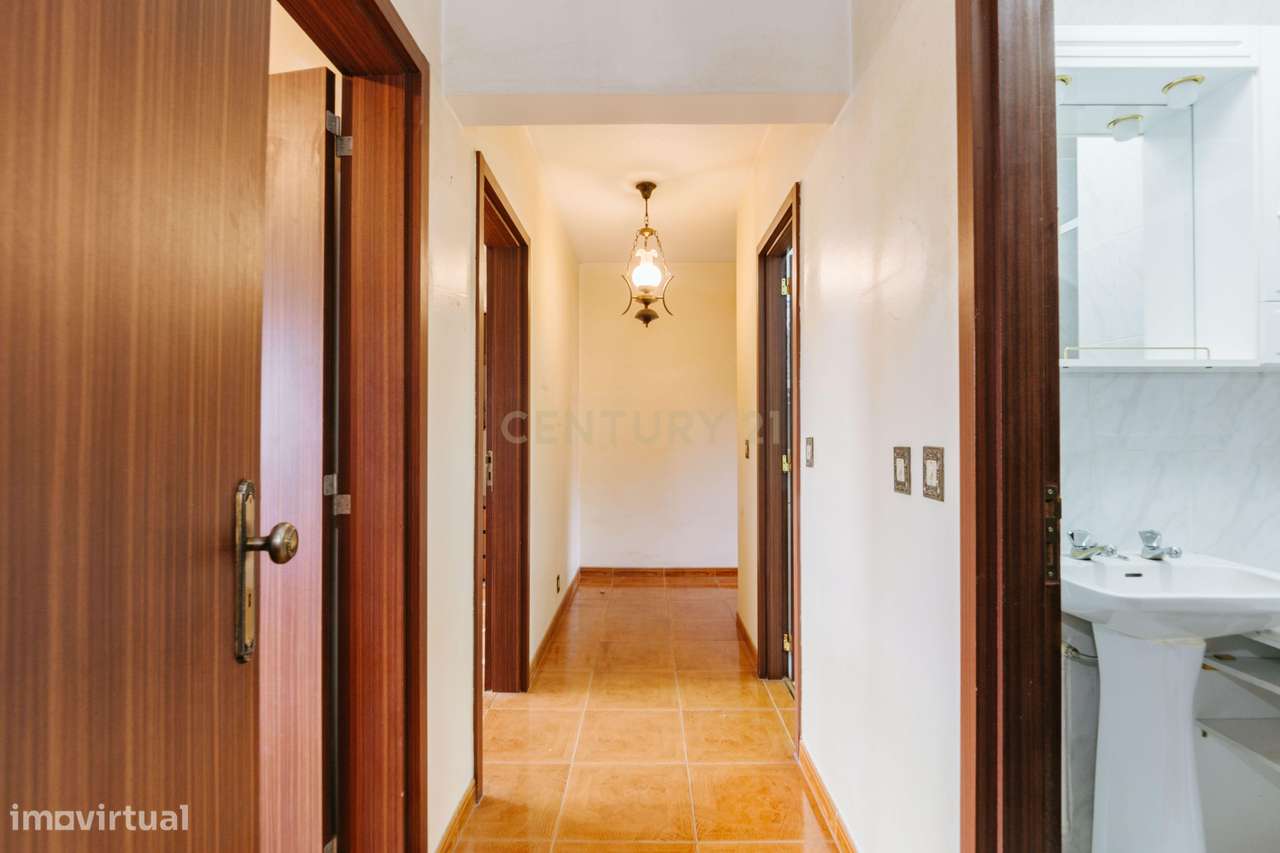 Apartamento T4 à venda no Barreiro-13