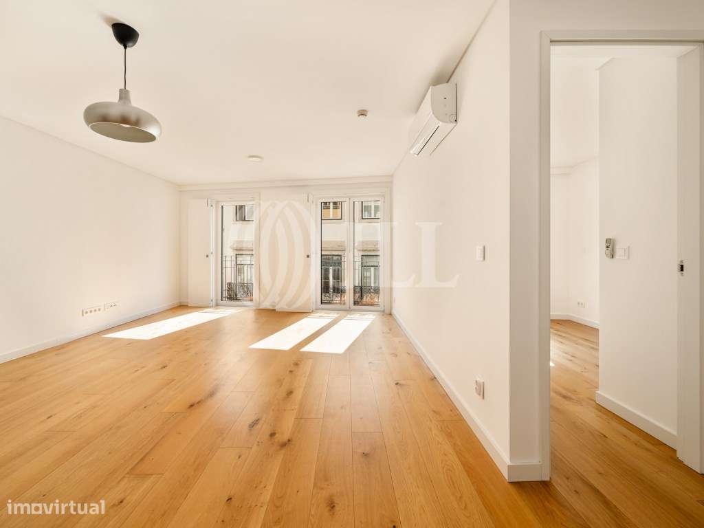 Apartamento T2, com varandas e estacionamento, em Lisboa-6