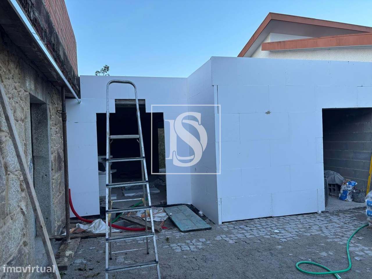 Elegância Atemporal: Moradia T3 térrea que Une o Clássico ao Moderno-26