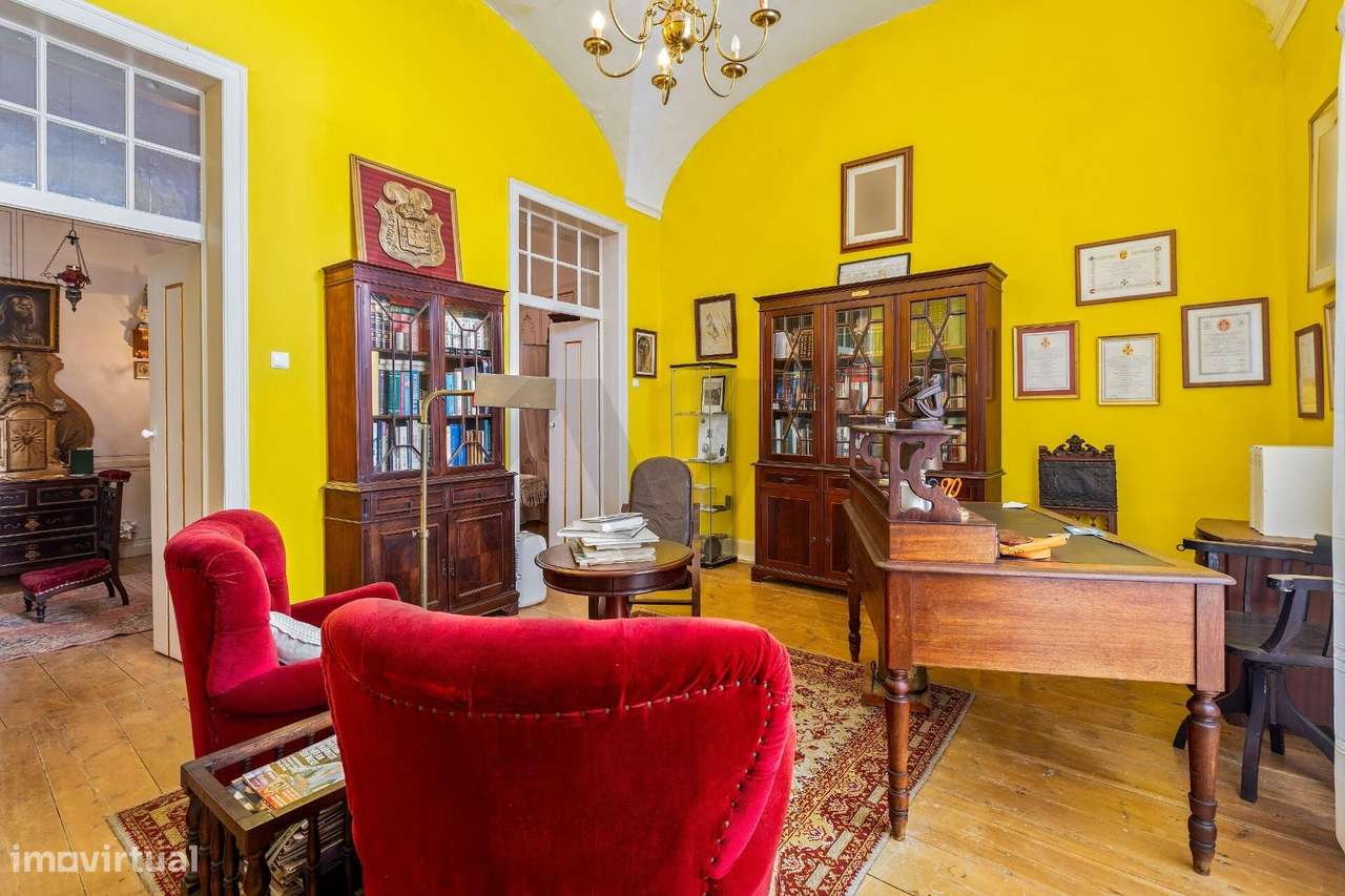 Palacete Histórico do Século XIX no Coração de Ferreira do Alentejo - Grande imagem: 3/60