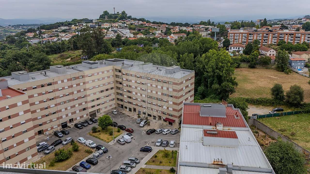 Apartamento T3 Parcialmente Renovado, situado em Ferreiros, Braga-32
