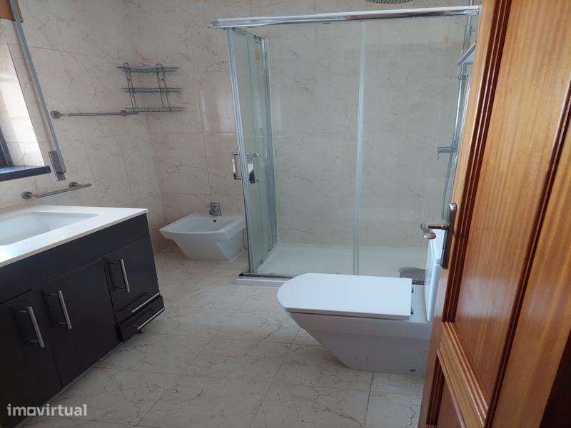 Excelente Quintinha em Lote de 1960 m2, com construção de 300 m2-28