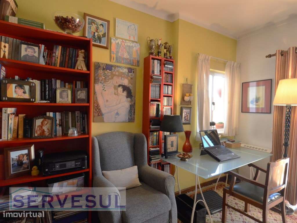 Excelente Oportunidade de Investimento! 1º Andar Duplex de uma Casa...-18