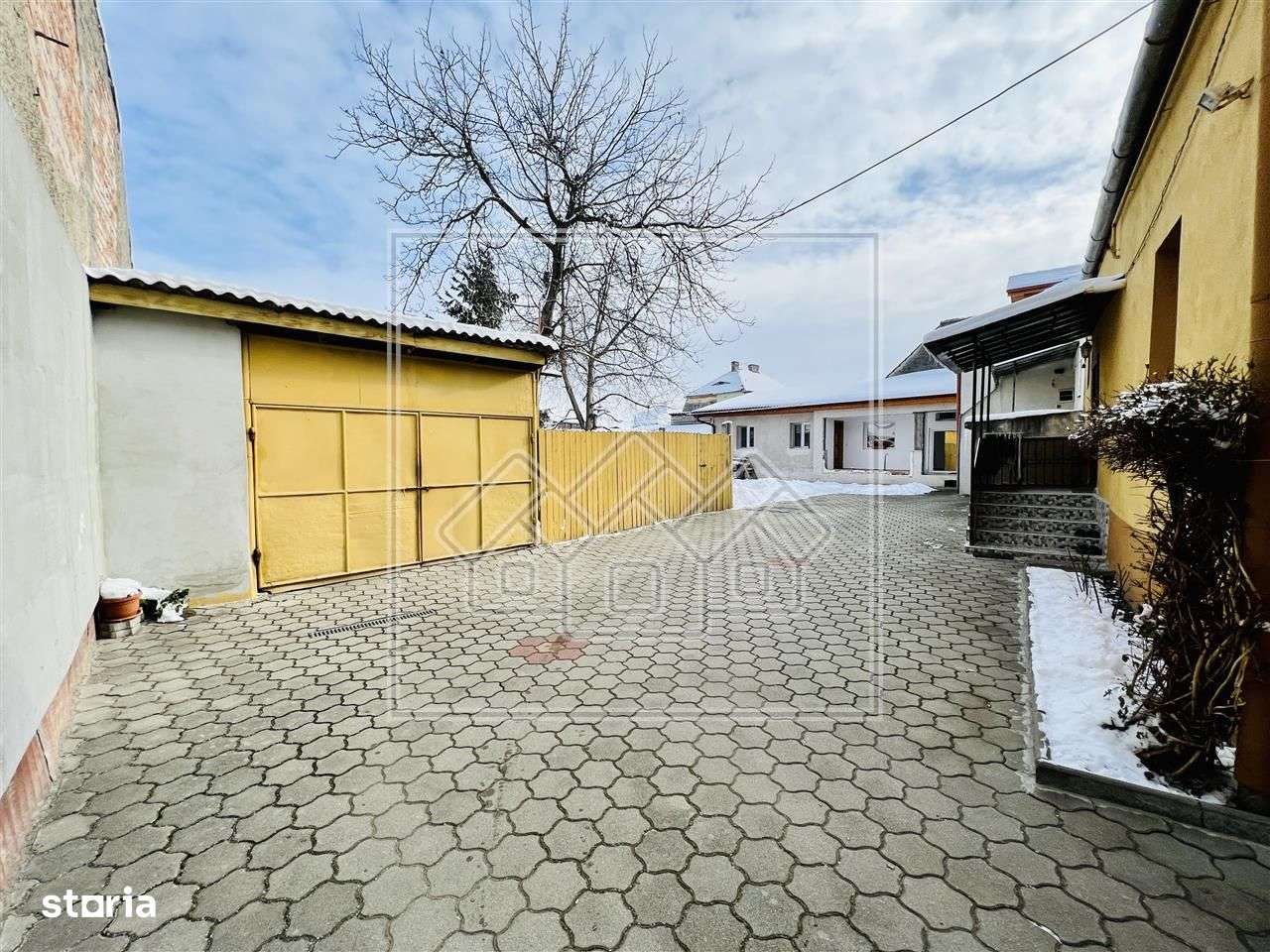 Casa in Lazaret, 900 mp teren, 663 mp gradina, pivnita si pod - Imagine principală: 4/14