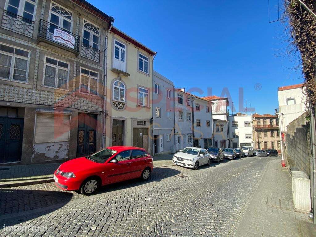 Prédio para reconstruir no Centro Histórico de Vila Nova de Gaia - Grande imagem: 5/18