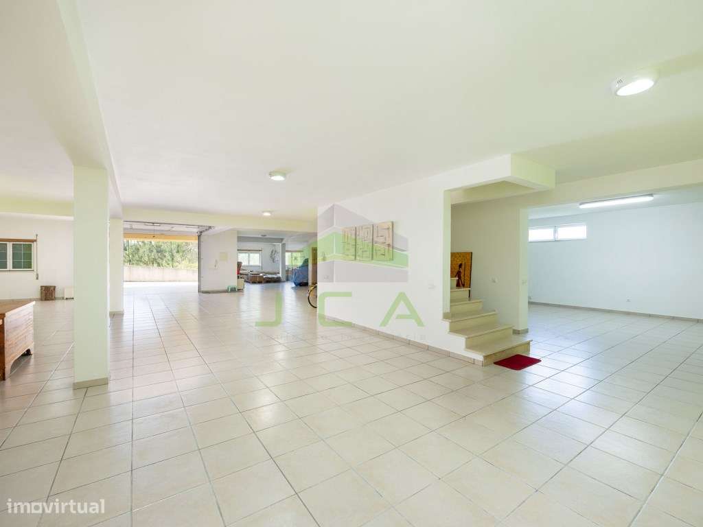 Moradia V4 com piscina e terreno-30