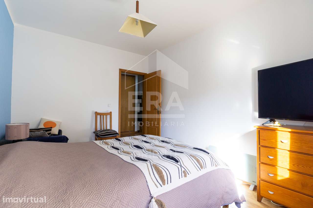 T2 com garagem e varanda junto à N1 – Seixezelo-21