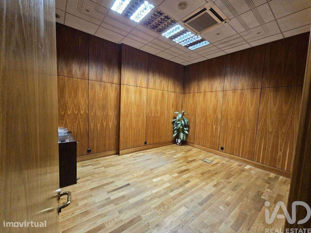 Loja / Estabelecimento Comercial T4 em Laranjeiro e Feijó de 75,00 m2 - Grande imagem: 4/11