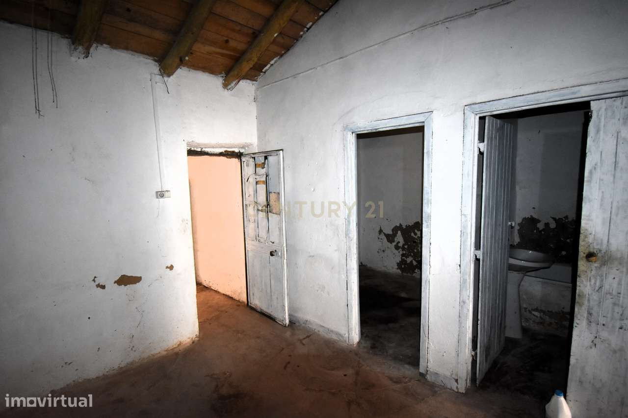 Moradia térrea para renovar com vista para o Castelo de Silves - Grande imagem: 5/19