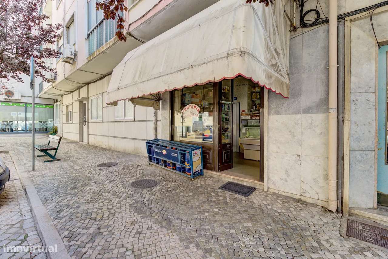 Loja com WC no centro de Vila Franca de Xira com inquilino. - Grande imagem: 5/8