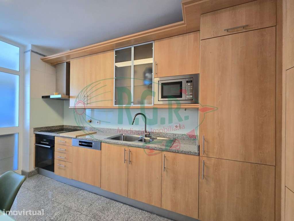 Apartamento T2| Lg Garagem 2 Carros | Localização Central São Cosme-22