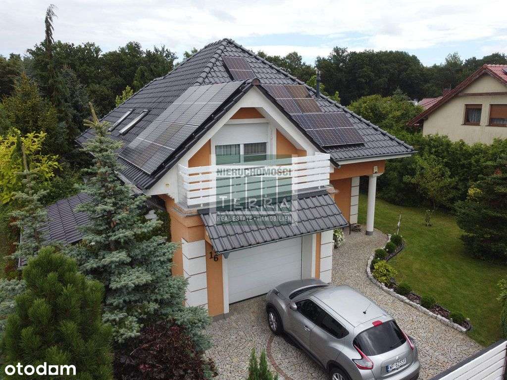 Uroczy dom na przedmieściach.-5