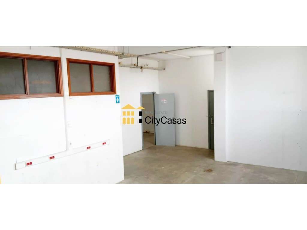 Loja c/ Terraço e 2 Frentes | Paranhos-8