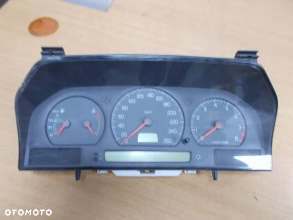 Licznik zegary Volvo S70 V70 XC70 europa benzyna - 1