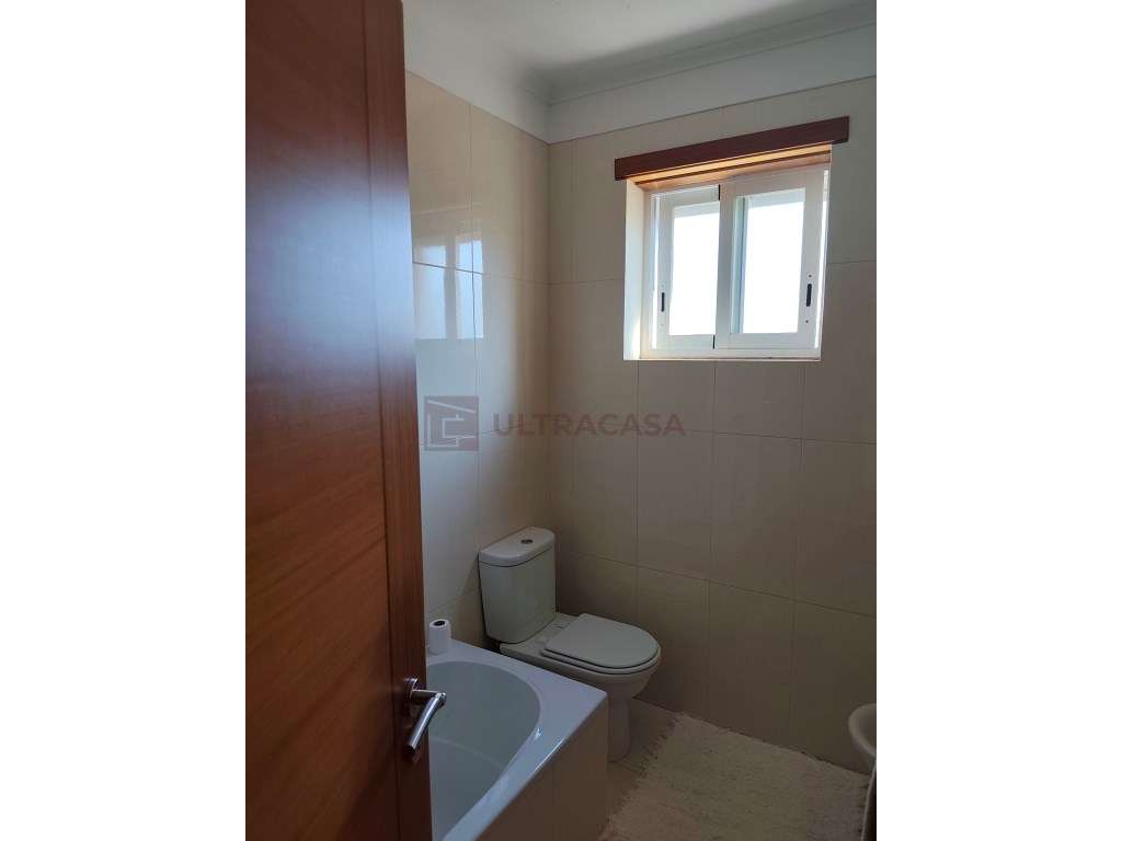 Vende-se Moradia V4 renovada com terraço, churrasqueira e horta a 5...-51