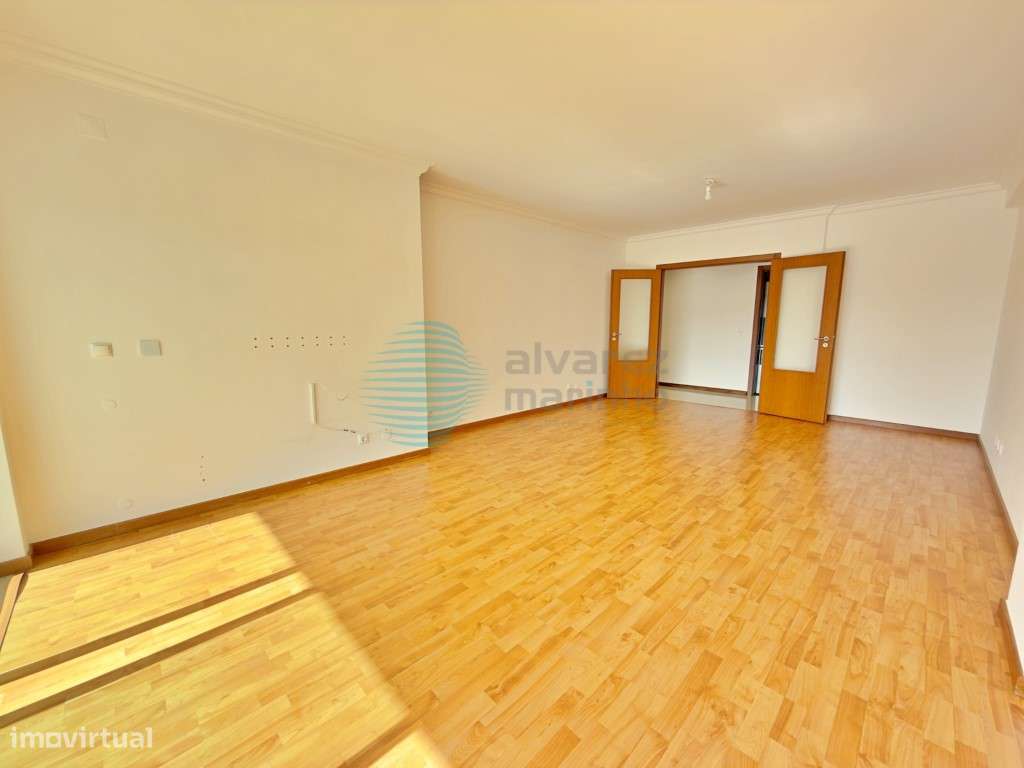 Apartamento T2, com 2 varandas, 1 marquise e 2 parqueamentos - Grande imagem: 5/30