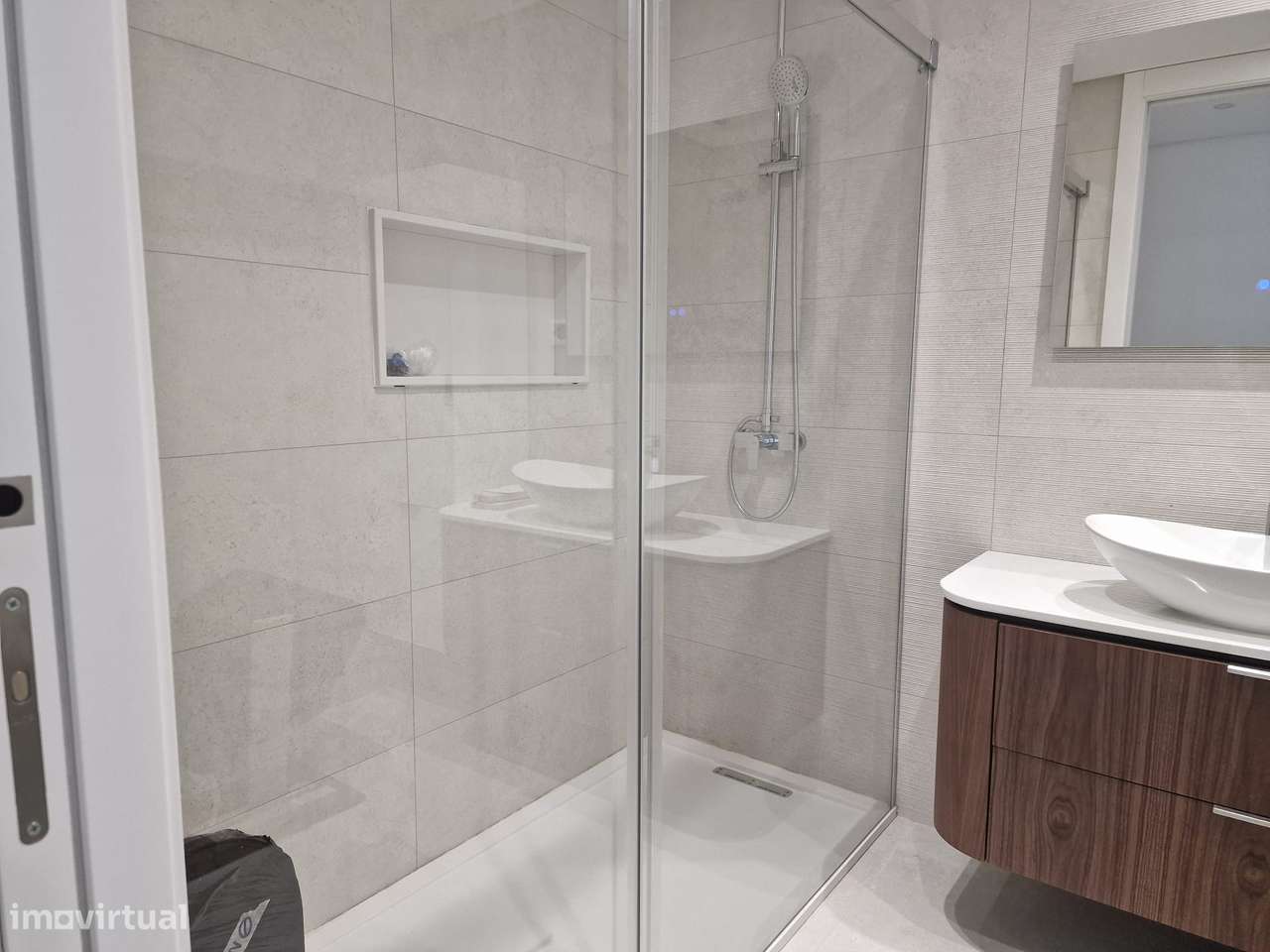 T3  (+ T2) Luxo, c Estac. e Arrecadação, jtº Forum Almada e Faculdades-13