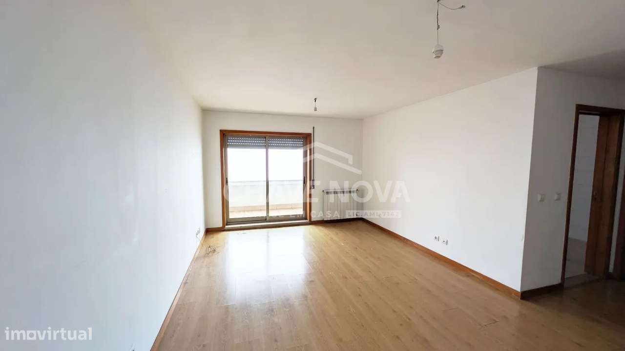 Apartamento T2+1 c/ Lugar de Garagem e Arrumo Fechado Vilar do Paraíso - Grande imagem: 3/14