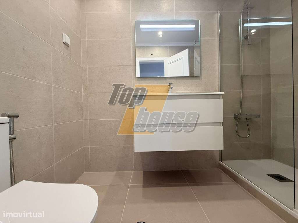 Apartamento T3 com arrecadação - Parque da Paz-16