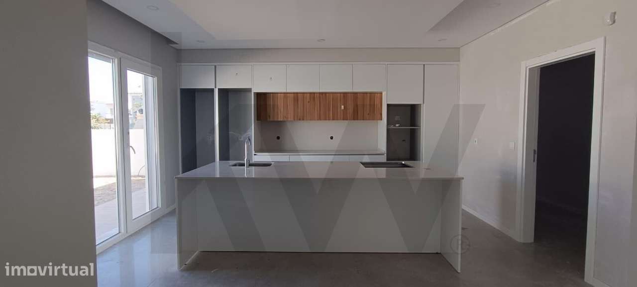 Moradia isolada T4 com piscina e garagem, em fase final de construção - Grande imagem: 3/49