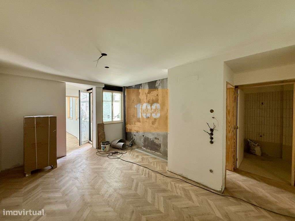 T2 novo com varanda aos Aliados - Grande imagem: 4/17