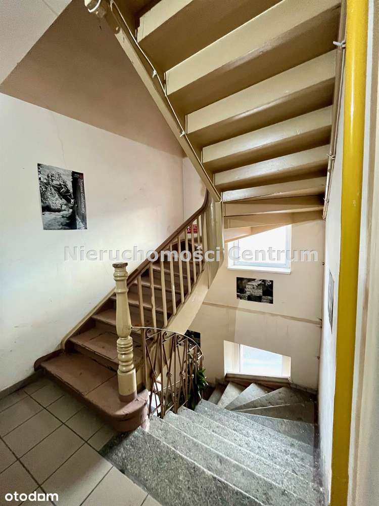 Duże mieszkanie w zabytkowej kamienicy w sercu miasta-10