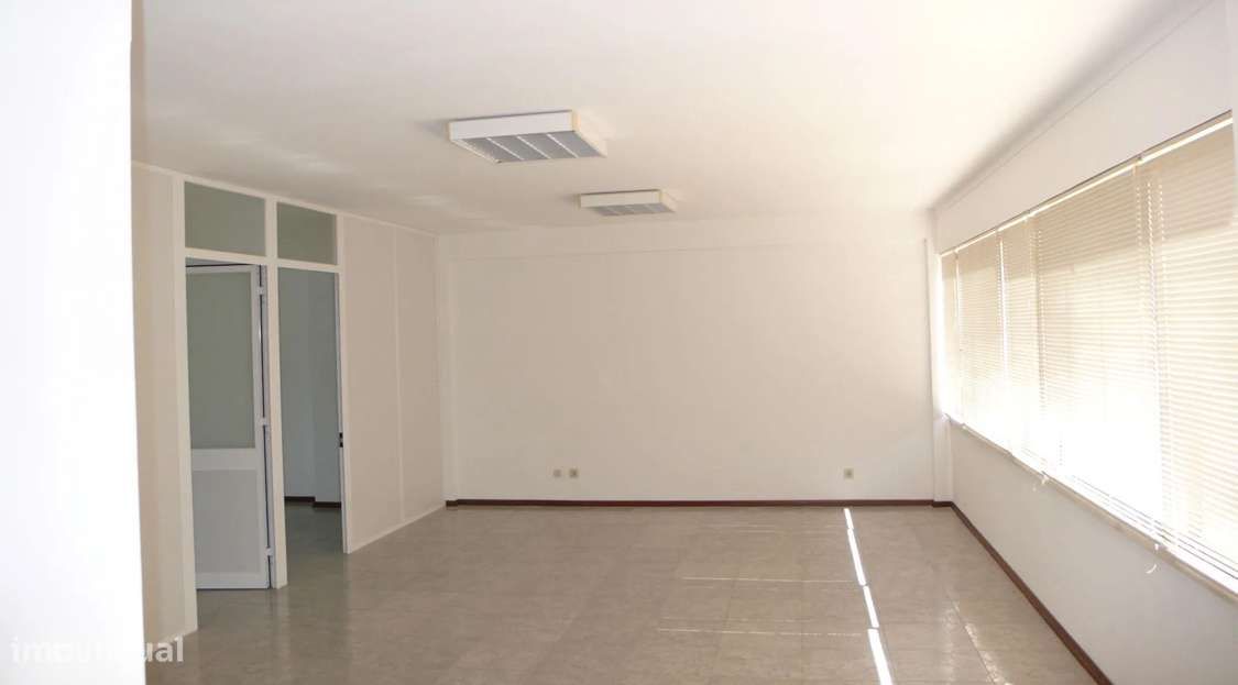 Arrenda-se escritório na Batalha
500 € - Grande imagem: 5/7