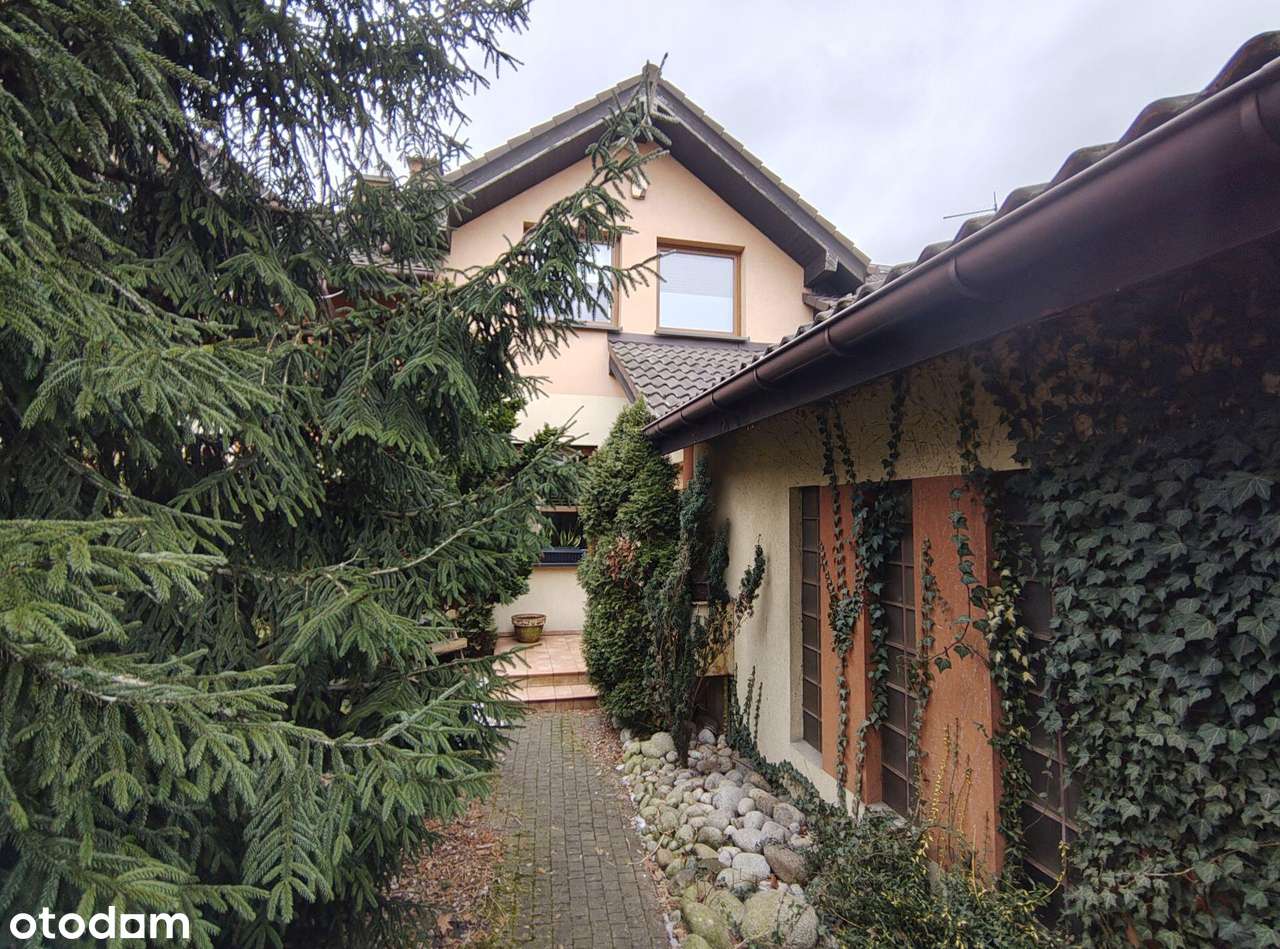 Szeregówka blisko centrum-0