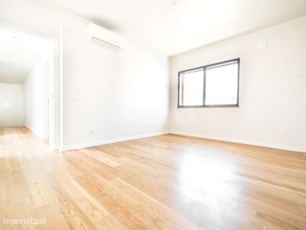 Moradia T4 unifamiliar, moderna, com piscina e estacionamento, Bice...-31