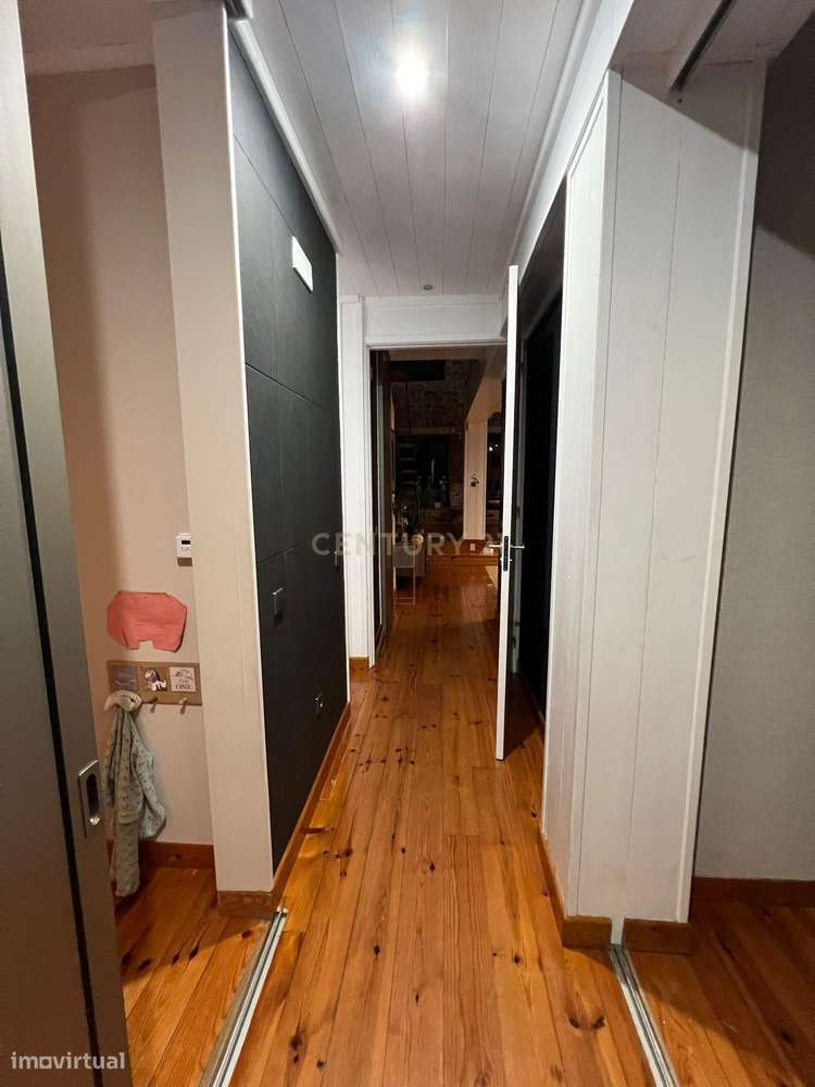 Moradia em Viseu com Vista Panorâmica e Jardim Privado-11