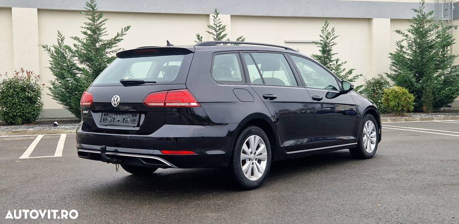 Volkswagen Golf - 8