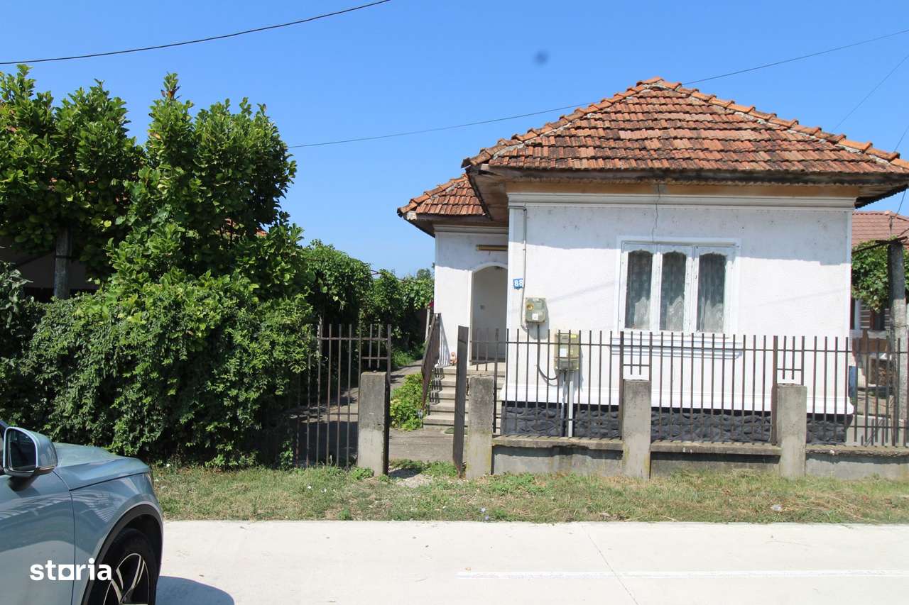 Casă de vânzare – 2 clădiri, teren generos Iași Gorj-0