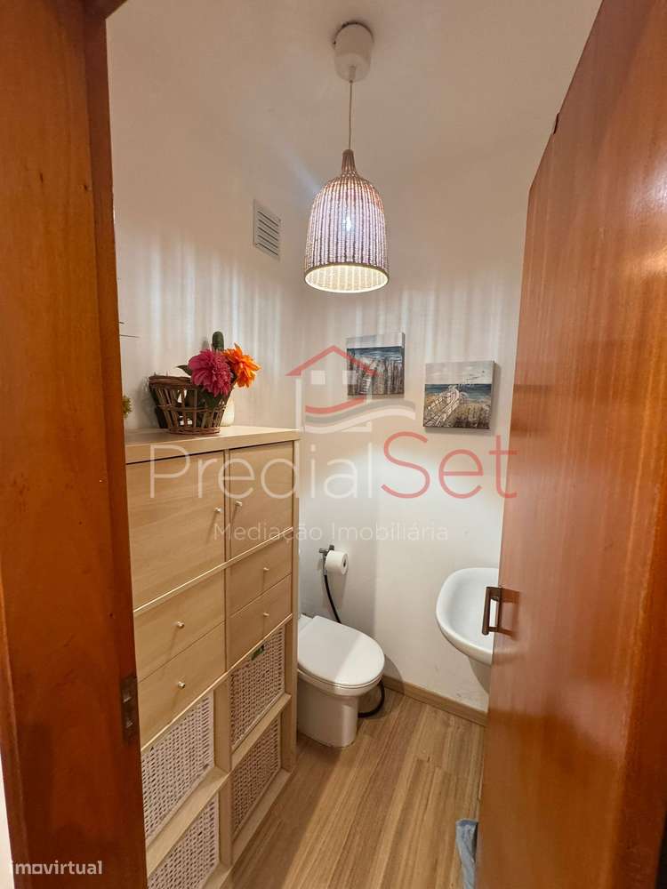 Apartamento T4  Remodelado em Corroios-9
