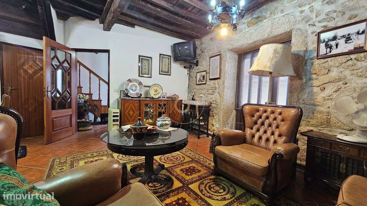 Duas Casas em Sendim - Miranda do Douro-8