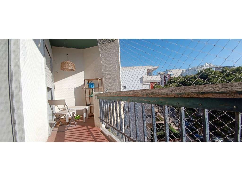 Apartamento T3 convertido em T2 - Paço de Arcos. Comboio.-17