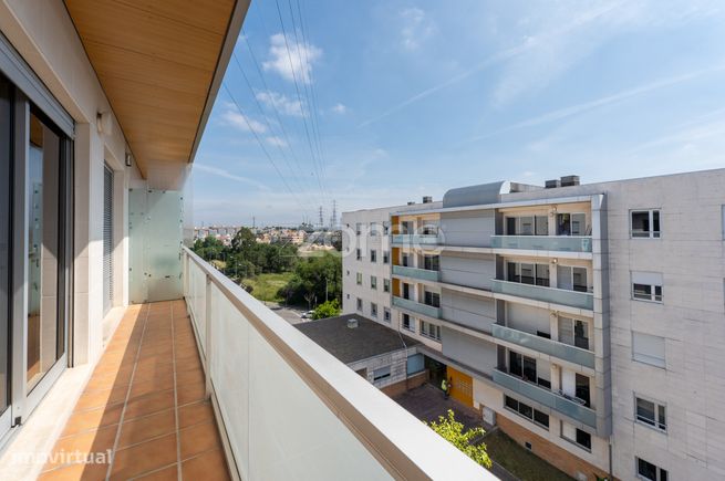 Apartamento T3 com duas varandas, garagem e arrumos, Maia-9