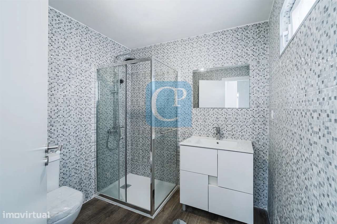 Moradia V2 remodelada em Paranhos, Porto - Grande imagem: 5/18