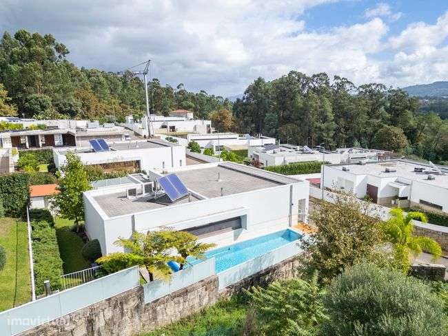 Exclusiva Moradia Individual Moderna e Luxuosa-39