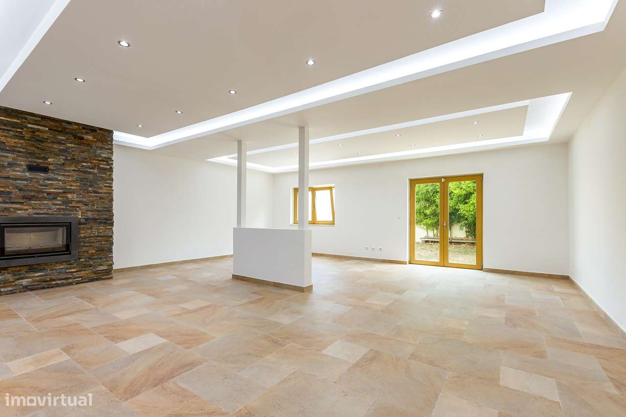 Moradia T4 Renovada | 3 Suites | Lote 900m2-4
