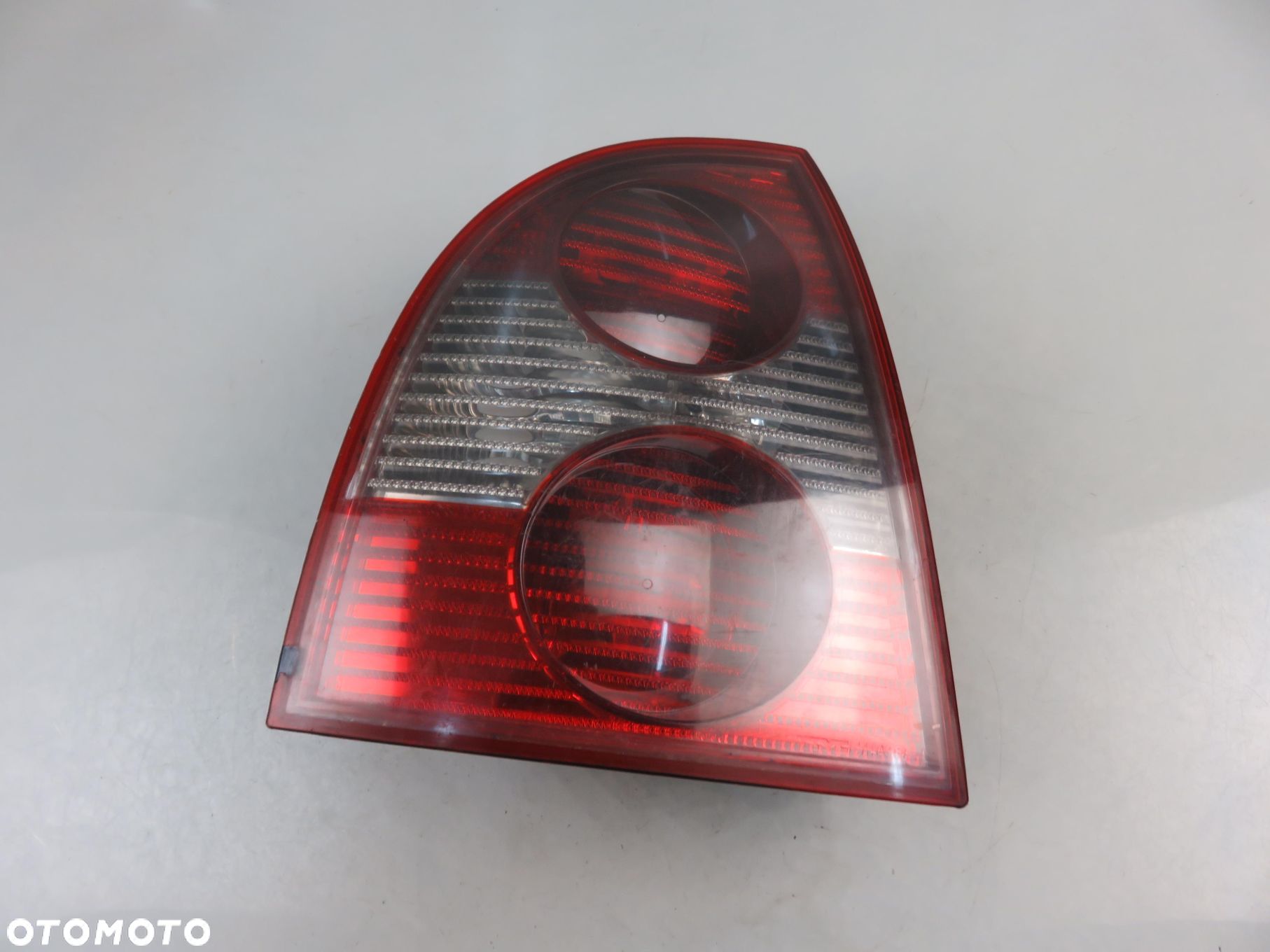 LAMPA LEWA TYLNA VW PASSAT B5 FL SEDAN - 1