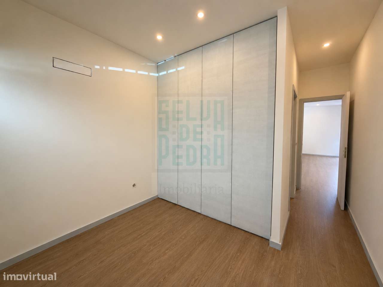 T2 Remodelado com Garagem Box em Valbom | A 10 Min do Porto-7
