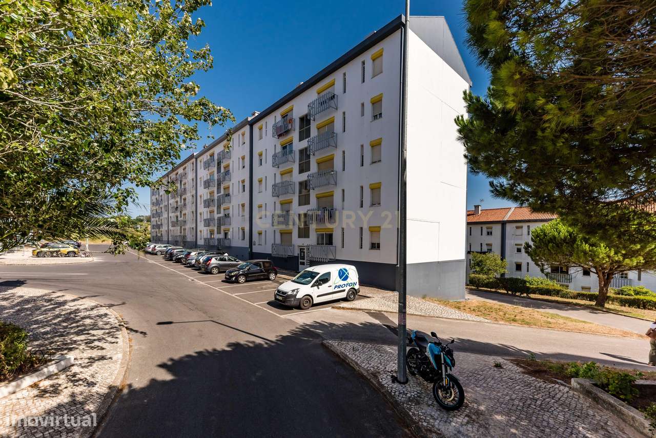 Apartamento T4 convertido em T3 | Mira-Sintra-20