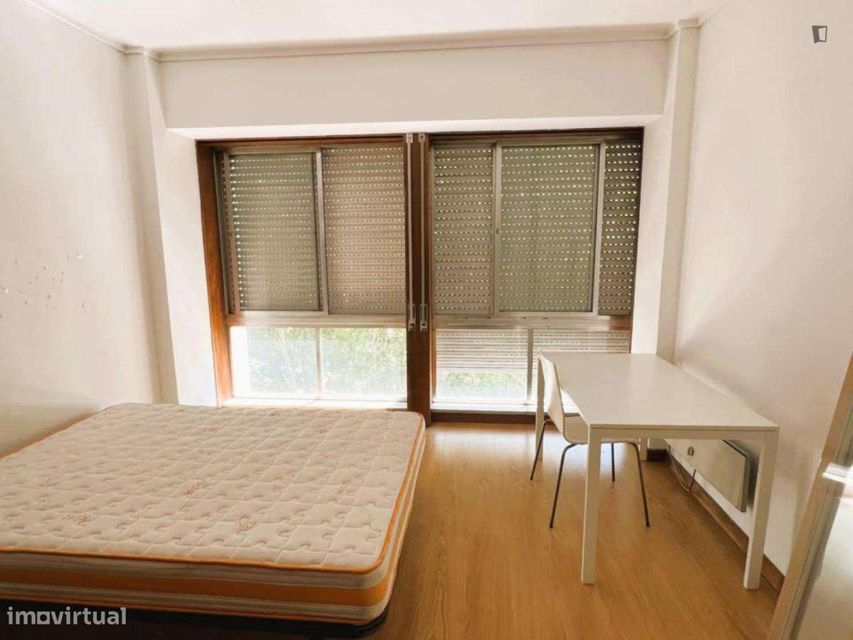 Quarto - localizado em Montes Claros Coimbra - Grande imagem: 5/6