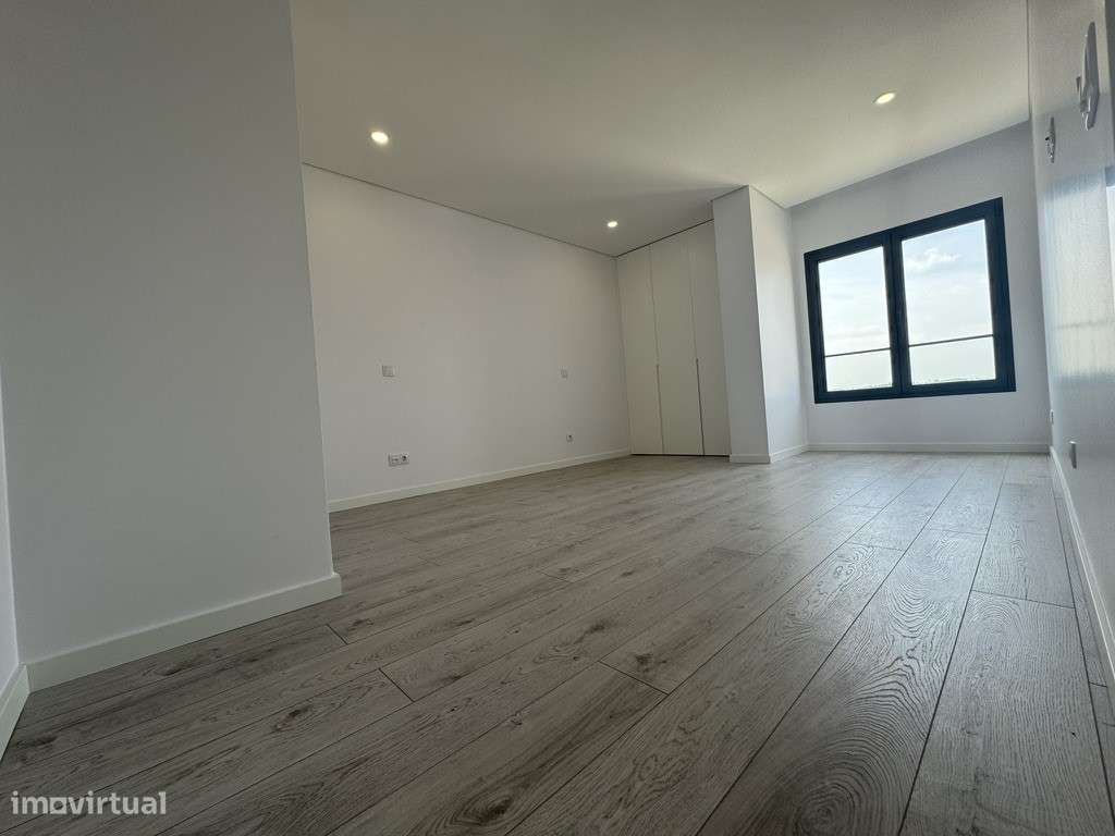 T4 Duplex Moderno com Terraços Amplos|Churrasqueira|Garagem Box-8