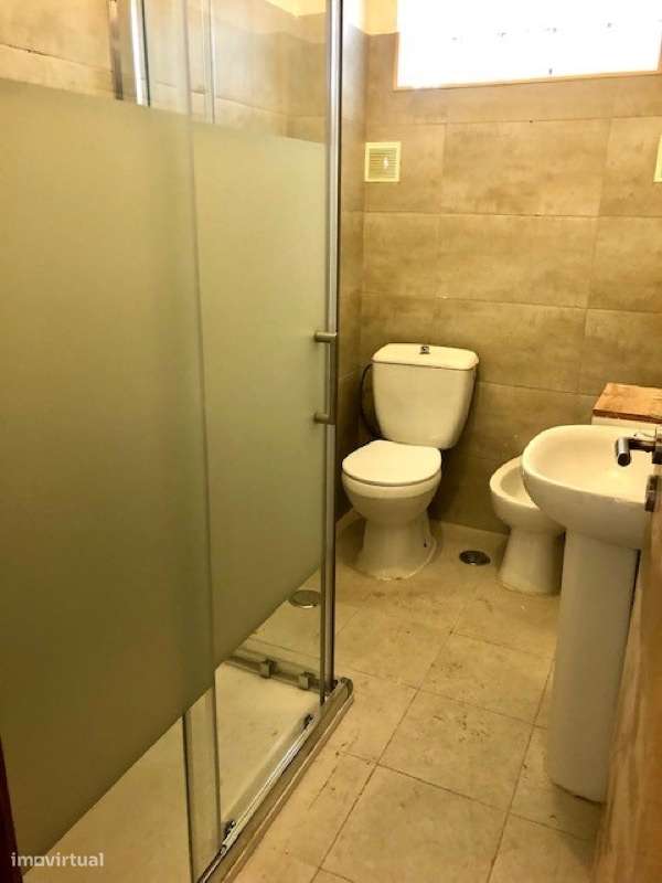 T2, junto ao metro Amadora - Grande imagem: 4/5